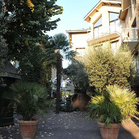 Logis Noemys Hotel